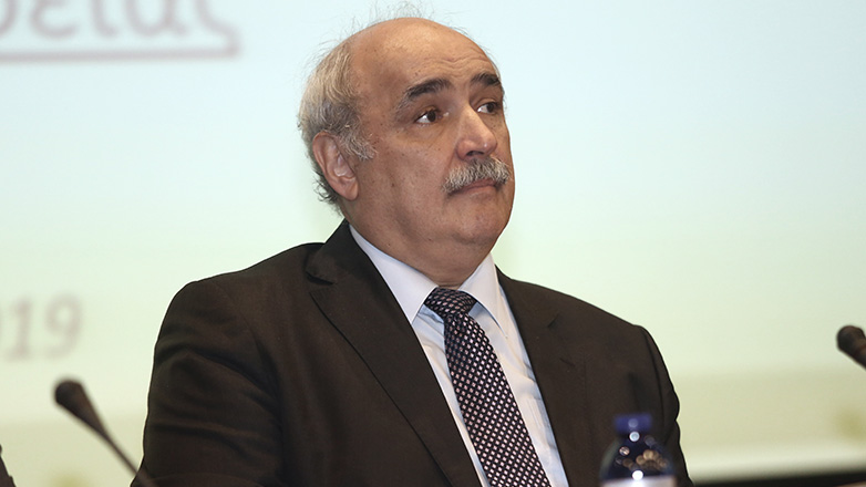 Ο κόσμος τό ‘χει τούμπανο…  Κι ο Σίσι το γνωρίζει!