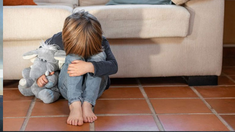 Kαμίνια: Απομακρύνουν το 5χρονο αγοράκι από τη μητέρα του