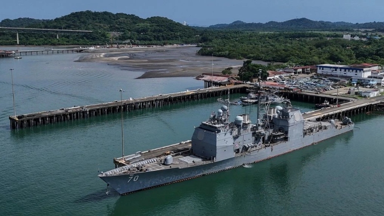 Αμερικανικό καταδρομικό διασχίζει τη διώρυγα του Παναμά και προωθείται ανοικτά της Βενεζουέλας