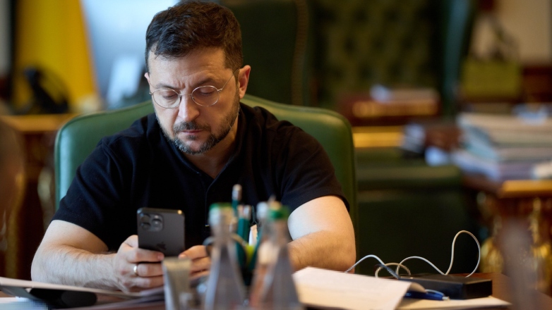 Ο Ζελένσκι λέει πως η Μόσχα κωλυσιεργεί για να εξαπολύει επιθέσεις