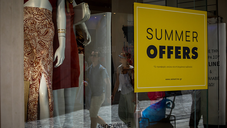 Προτίμησαν να «αγοράσουν» διακοπές οι Έλληνες, παρά προϊόντα