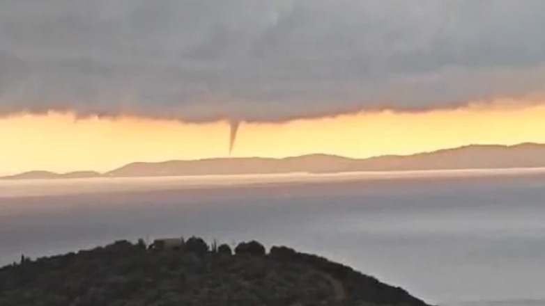 Θεσπρωτία: Εντυπωσιακός υδροστρόβιλος στη θαλάσσια περιοχή Αρίλλα – Παξών