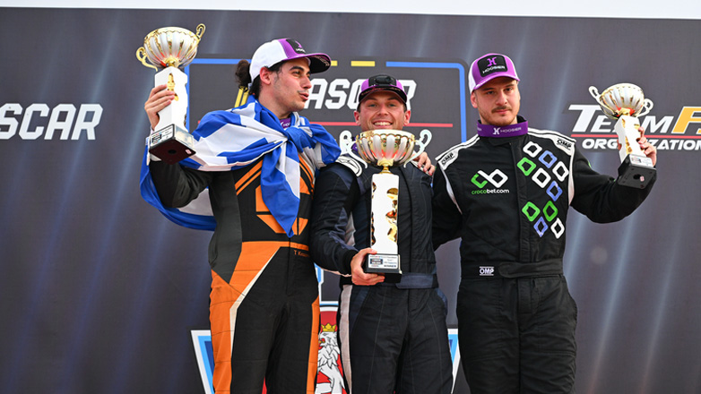 NASCAR: Άξιος ο Θωμάς Κρασώνης- Πέτυχε την 3η του νίκη το 2025 στην OPEN κατηγορία