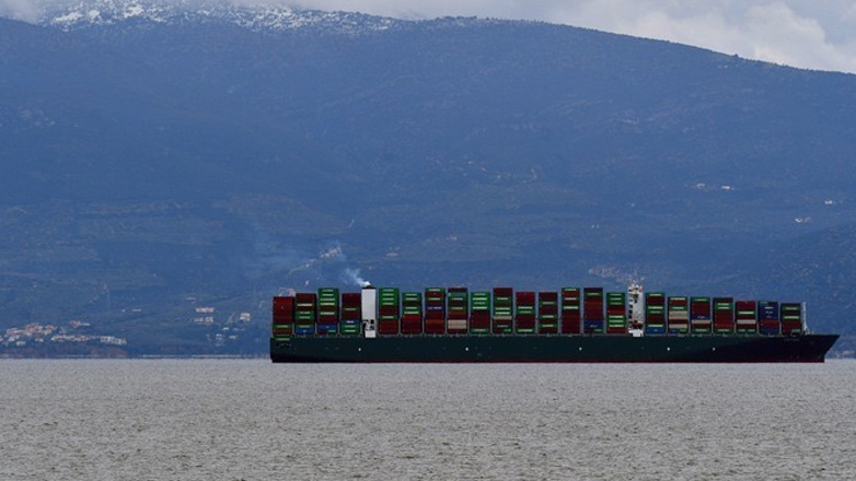 Επικάθηση φορτηγού πλοίου στον λιμένα Μαντουδίου