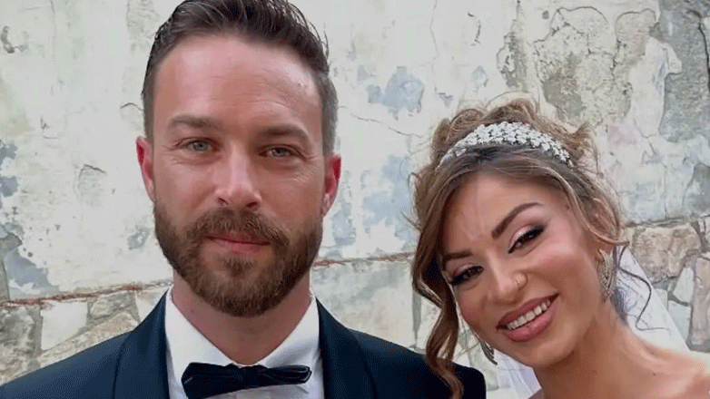 Στέφανος Μιχαήλ – Νάταλι Κάτερ: Ενώθηκαν με τα ιερά δεσμά του γάμου – Η άφιξη της νύφης στην εκκλησία και το τρυφερό φιλί του ζευγαριού Στέφανος Μιχαήλ – Νάταλι Κάτερ: Ενώθηκαν με τα ιερά δεσμά του γάμου – Η άφιξη της νύφης στην εκκλησία και το τρυφερό φιλί του ζευγαριού