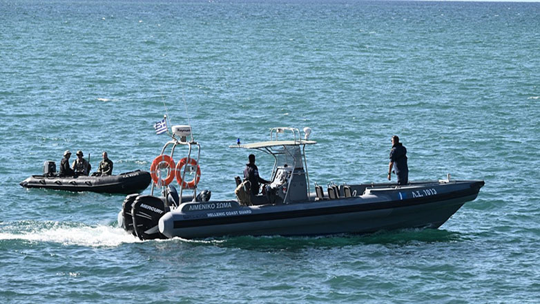 Βίντεο: Η στιγμή που ο Τούρκος κρατούμενος βουτάει στη θάλασσα