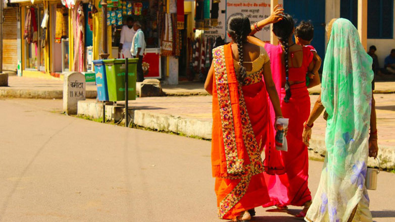 Η κατασκήνωση στην Ινδία που βοηθά γυναίκες να φύγουν από τοξικές σχέσεις