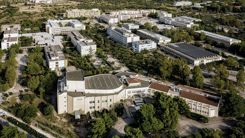 Πάτρα: Τρεις πυρκαγιές εκδηλώθηκαν ταυτόχρονα στον χώρο της πανεπιστημιούπολης