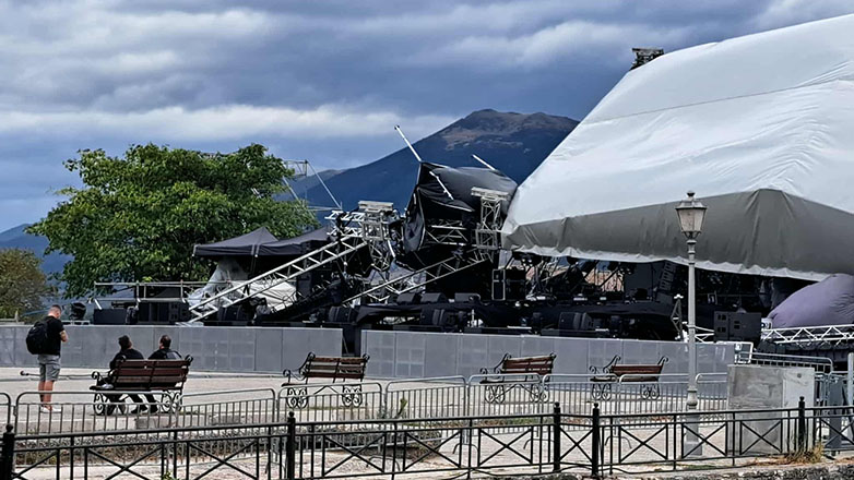 Ιωάννινα: Kαρέ-καρέ η κατάρρευση της μεγάλης σκηνής – Βίντεο