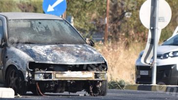 Λάρισα: Αυτοκίνητο τυλίχθηκε στις φλόγες μετά από σύγκρουση