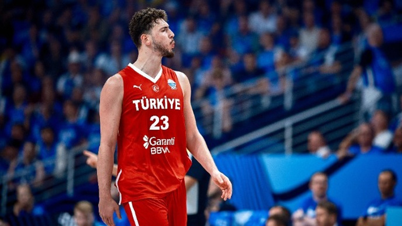 Ευρωμπάσκετ 2025: Σενγκούν και Οσμανί «υπέγραψαν» το 4Χ4 της Τουρκίας