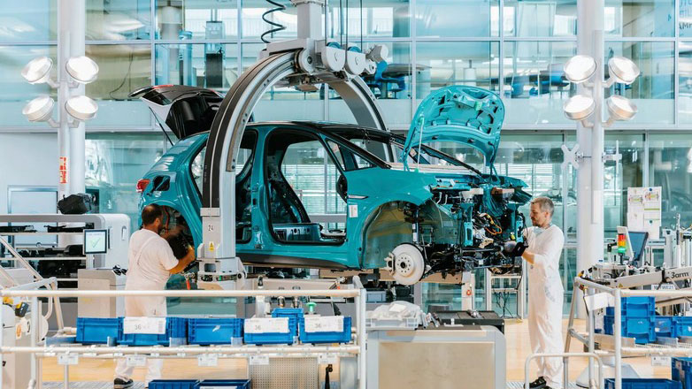 Μόνο τον τελευταίο χρόνο, η αυτοκινητοβιομηχανία της Γερμανίας έχασε 51.500 θέσεις εργασίας