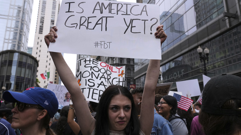 Σικάγο: Διαδηλώσεις με φόντο τις απειλές Τραμπ για ανάπτυξη Εθνοφρουράς και μελών της ομοσπονδιακής υπηρεσίας μετανάστευσης
