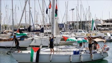 Επέστρεψε στη Βαρκελώνη λόγω καιρικών συνθηκών ο στολίσκος Global Sumud Flotilla