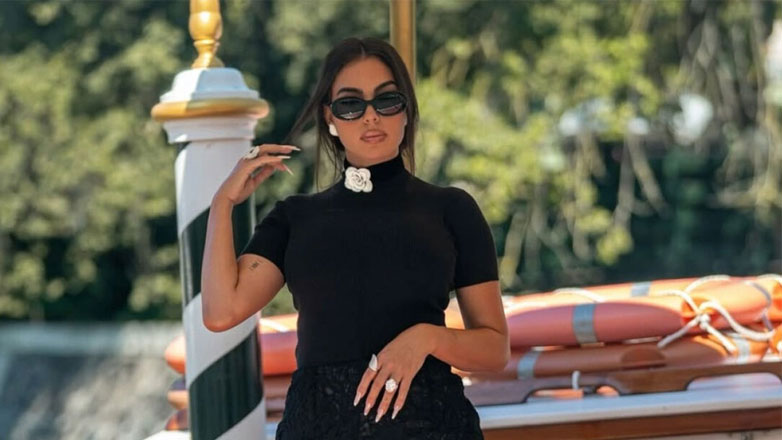 Απαστράπτουσα η Georgina Rodriguez στη Βενετία – Σε πρώτο πλάνο το δαχτυλίδι των 3,7 εκατ. λιρών από τον Ronaldo