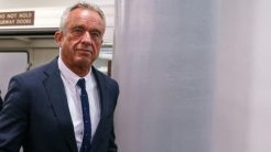 HΠΑ: Εννέα πρώην επικεφαλής των CDC κατηγορούν τον υπουργό Υγείας Κένεντι ότι «θέτει σε κίνδυνο» την υγεία όλων των Αμερικανών