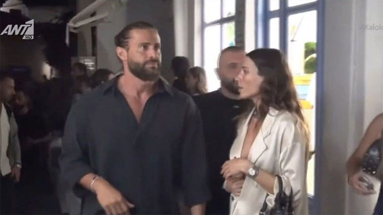 Κωνσταντίνος Βασάλος – Δανάη Βαρθολομάτου: Το νέο ζευγάρι κάνει βόλτες στα Ματογιάννια της Μυκόνου – Βίντεο