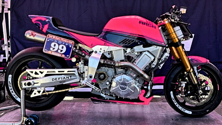 Η Suter μετά τη συνεργασία με τον Keanu Reeves, επιστρέφει στην Moto3