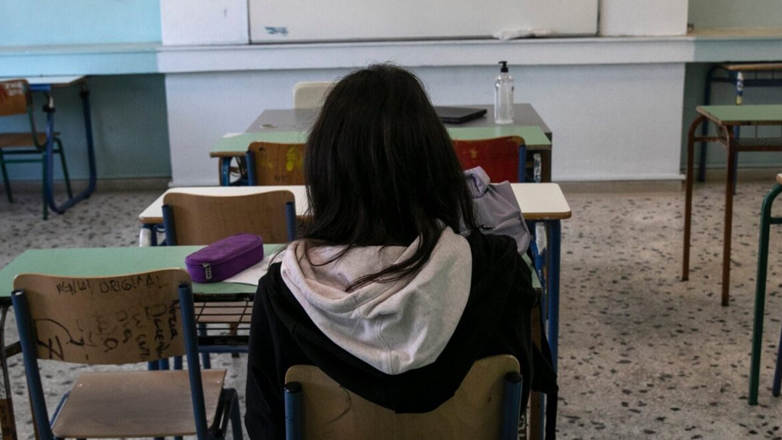 Financial Times: «Στην Ελλάδα δεν γεννιούνται πια παιδιά και κλείνουν Σχολεία»