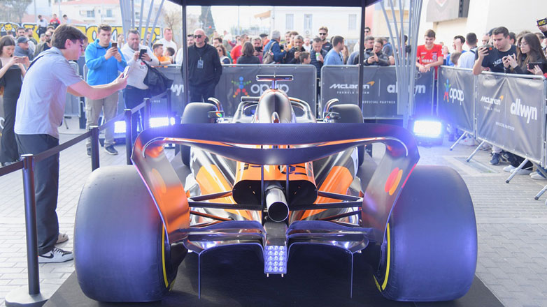 Το μονοθέσιο της McLaren Formula 1 Team περιοδεύει στην Ελλάδα