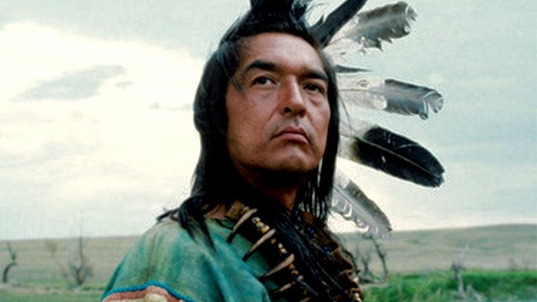 Πέθανε ο ηθοποιός Γκράχαμ Γκριν, ο «Kicking Bird» από την ταινία «Χορεύοντας με τους Λύκους»