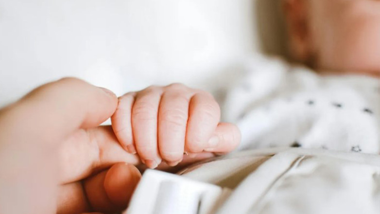 Εγκαταλελειμμένο βρέφος μέσα σε καρότσι σούπερ μάρκετ, βρέθηκε στην Ακρόπολη