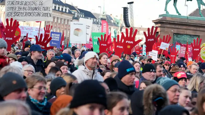 Ωφελεί τελικά η κατάργηση εθνικών αργιών;