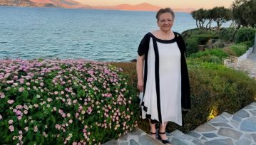 Μονή Σινά: Η 70χρονη γυναίκα δίπλα στον Αρχιεπίσκοπο Δαμιανό, που έβαλαν στο στόχαστρο μοναχοί