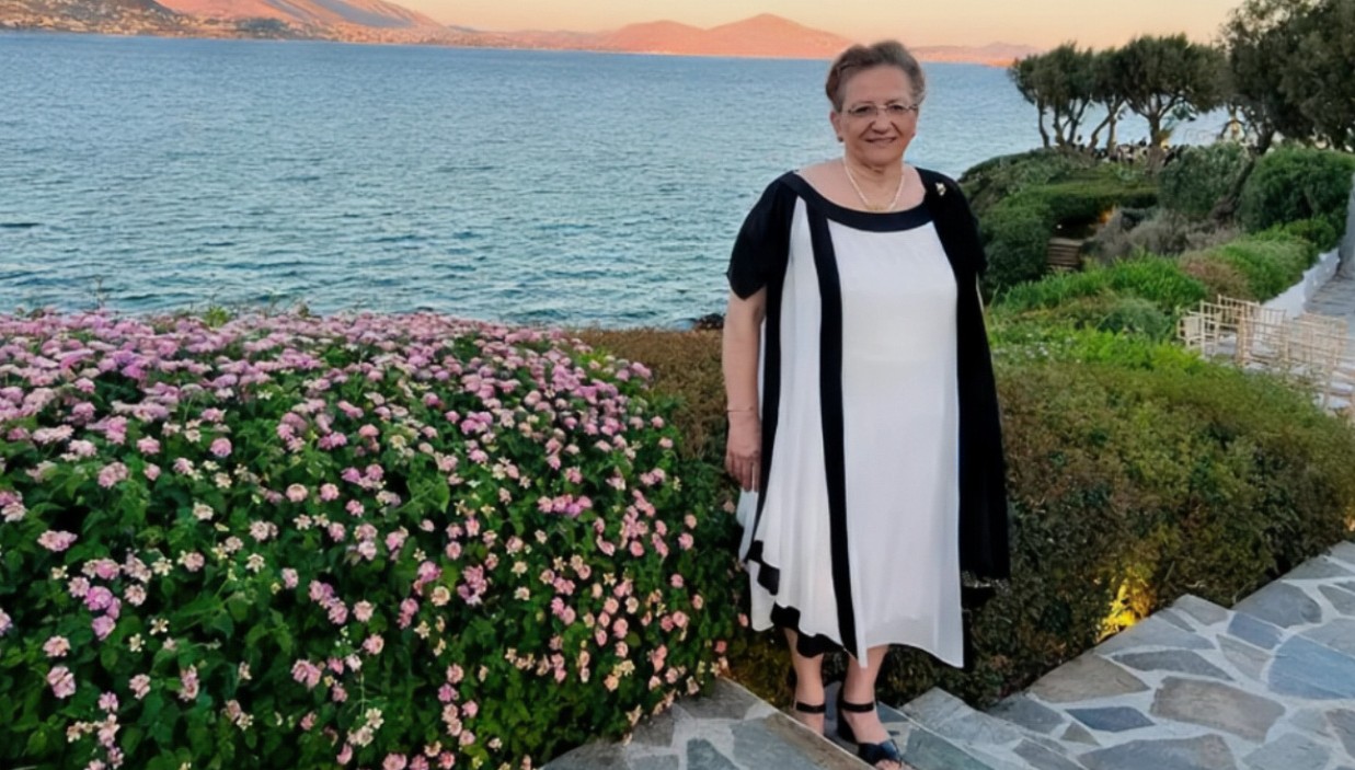 Μονή Σινά: Η 70χρονη γυναίκα δίπλα στον Αρχιεπίσκοπο Δαμιανό, που έβαλαν στο στόχαστρο μοναχοί