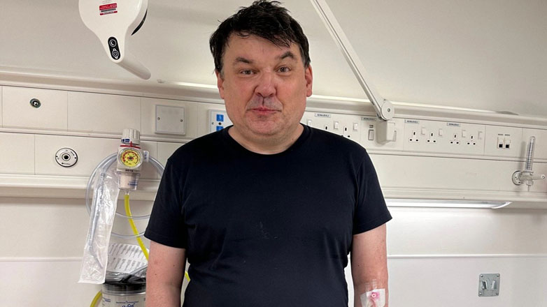 Αλλαγή νόμου περί ελευθερίας λόγου: Αστειεύτηκε για τους τρανς, συνελήφθη και κατέληξε στο νοσοκομείο