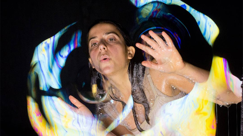 «Ξανθή»: Με την Τζοβάννα Μιχαλιάδη Σάρτι στο Θέατρο Ρεκτιφιέ