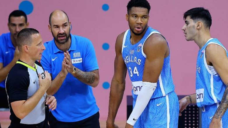 Ξέσπασε για τη διαιτησία ο Σπανούλης: «Δεν μπορεί ο Γιάννης να ικετεύει για να πάρει φάουλ»