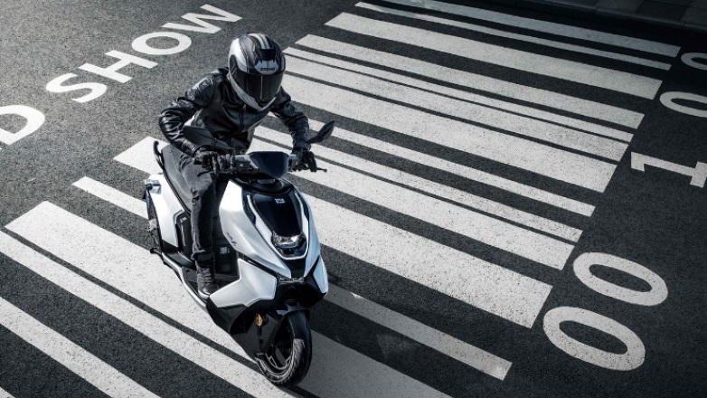 Τιμή προσφοράς για το ηλεκτρικό scooter ZEEHO AE8S+