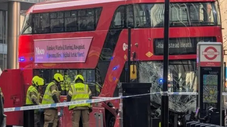 Λονδίνο: Διώροφο λεωφορείο προσέκρουσε σε πεζοδρόμιο – Δεκάδες οι τραυματίες