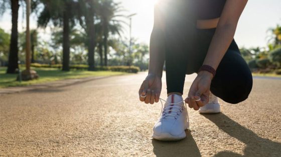 Έξι θετικά του να περπατάς μετά το φαγητό