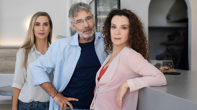 «Σε βλέπω» με Θοδωρή Αθερίδη, Πέγκυ Τρικαλιώτη, Βίκυ Βολιώτη στο θέατρο Μικρό Παλλάς