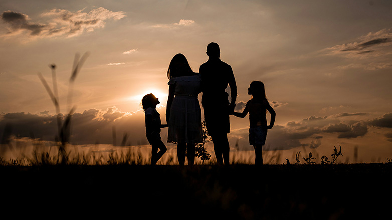 Τι προβλέπει το γαλλικό μοντέλο για φορολογία και επιδόματα