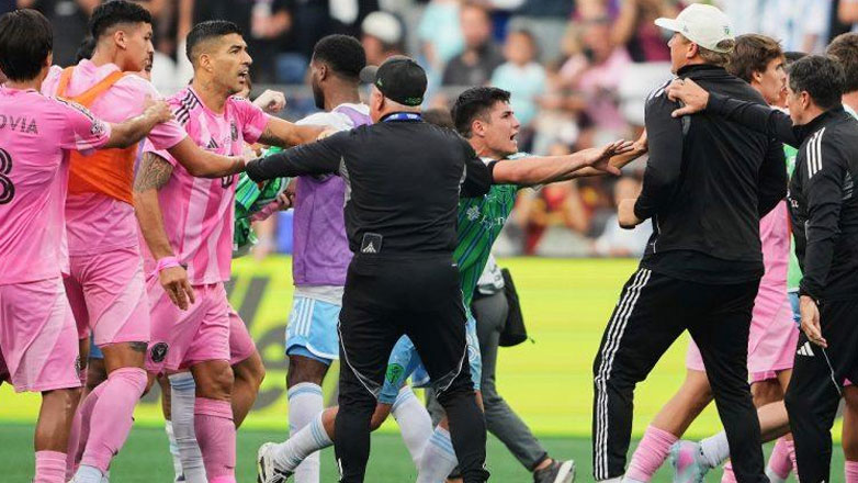 Ο Σουάρες ζήτησε συγγνώμη που έφτυσε τον βοηθό προπονητή της ομάδας του Σιάτλ