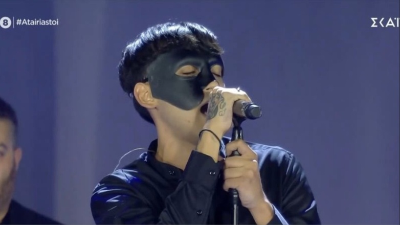 Sicario: Ερμήνευσε το «Όταν βλέπετε να κλαίω» του Στέλιoυ Καζαντζίδη στη συναυλία στο Καλλιμάρμαρο και αποθεώθηκε