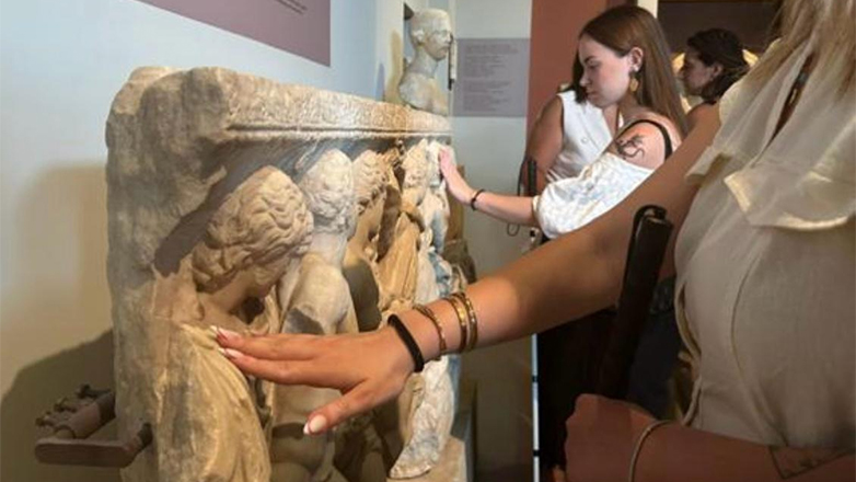 Το Αρχαιολογικό Μουσείο Θεσσαλονίκης απέκτησε τον ψηφιακό ξεναγό Sign Guide και απτική διαδρομή