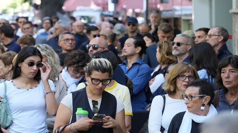 Τζόρτζιο Αρμάνι: Χιλιάδες άνθρωποι στο λαϊκό προσκύνημα