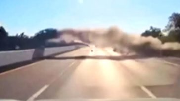 Ηλικιωμένος οδηγός έπαθε κρίση και… πέταξε με το Ι.Χ. του πάνω από 6 λωρίδες (Βίντεο) 