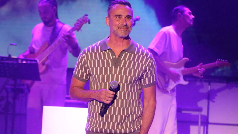 Γιώργος Καπουτζίδης: Η επί σκηνής αφιέρωση στον σύντροφό του – «Με έκανε να μη φοβάμαι το για πάντα!»