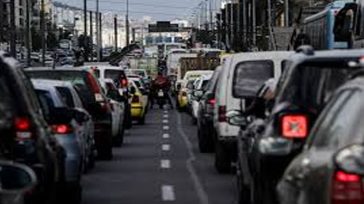 Σύγκρουση λεωφορείου με γερανό στη λεωφόρο Συγγρού