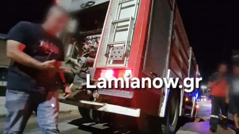 Λαμία: Ο δρόμος «κατάπιε»… πυροσβεστικό