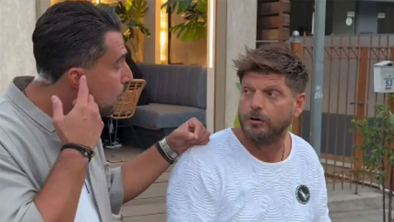 Σάκης Κατσούλης: Το χιουμοριστικό βίντεο με τον Χρήστο Ντεντόπουλο – «Δεν ακούω»