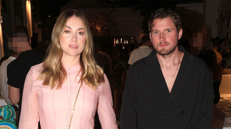 Τάμτα Μαστοράκη & Χρήστος Μπέζας: Νυχτοπερπατήματα στα στενά της Μυκόνου – Σπάνια εμφάνιση