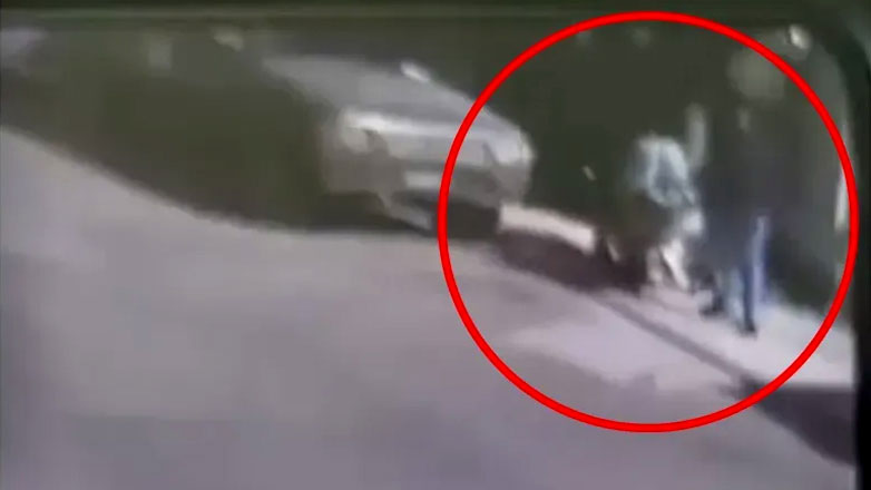 Προφυλακίστηκε ο 17χρονος που άρπαξε το βρέφος από τον Πειραιά