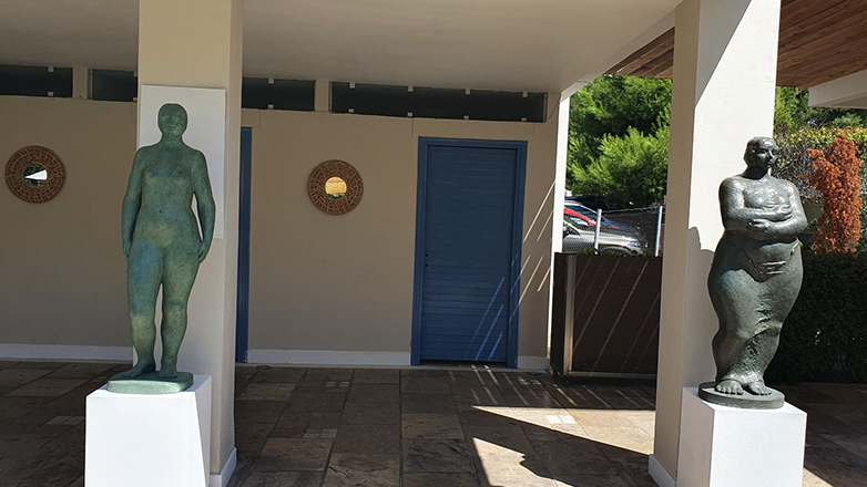 Καβάλα: «Ύμνος στη Γυναίκα» του γλύπτη Δημοσθένη Σωτηρούδη – Έκθεση πάνω σε μια παραλία