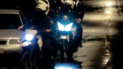 Καταδίωξη 20χρονου που χτύπησε αστυνομικό με το Ι.Χ. του